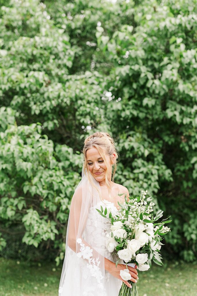 Wedding day details and getting-ready moments at a Blue Sky Barn wedding