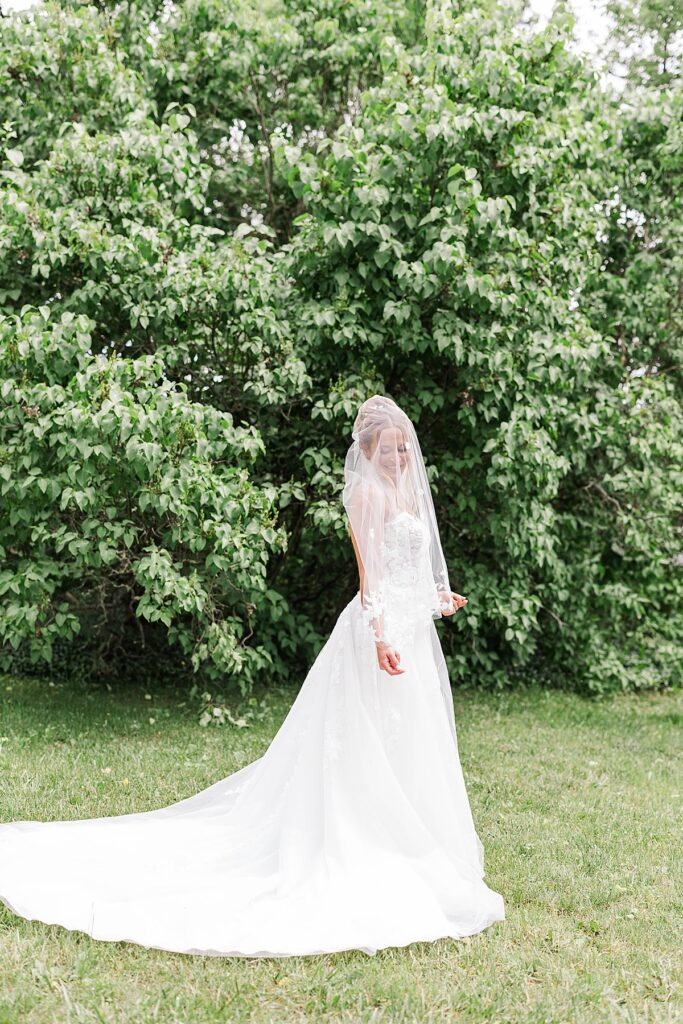 Wedding day moments at a Blue Sky Barn wedding filled with joy and connection