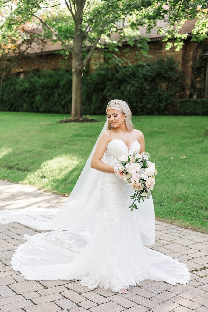 Wedding day moments at an Indianwood Country Club wedding