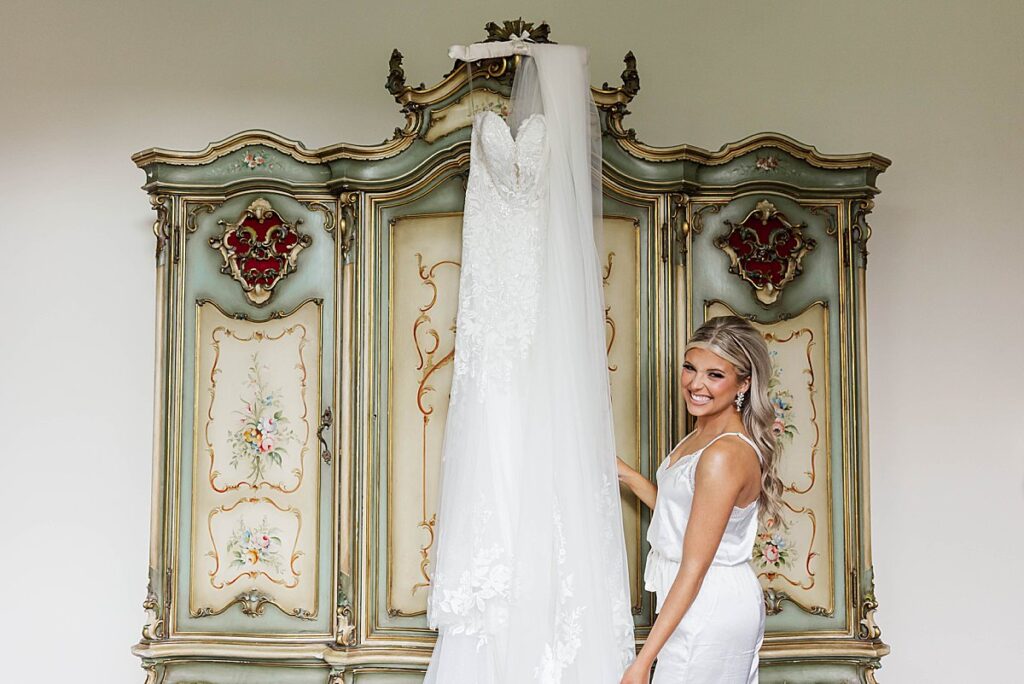 Wedding day moments at an Indianwood Country Club wedding