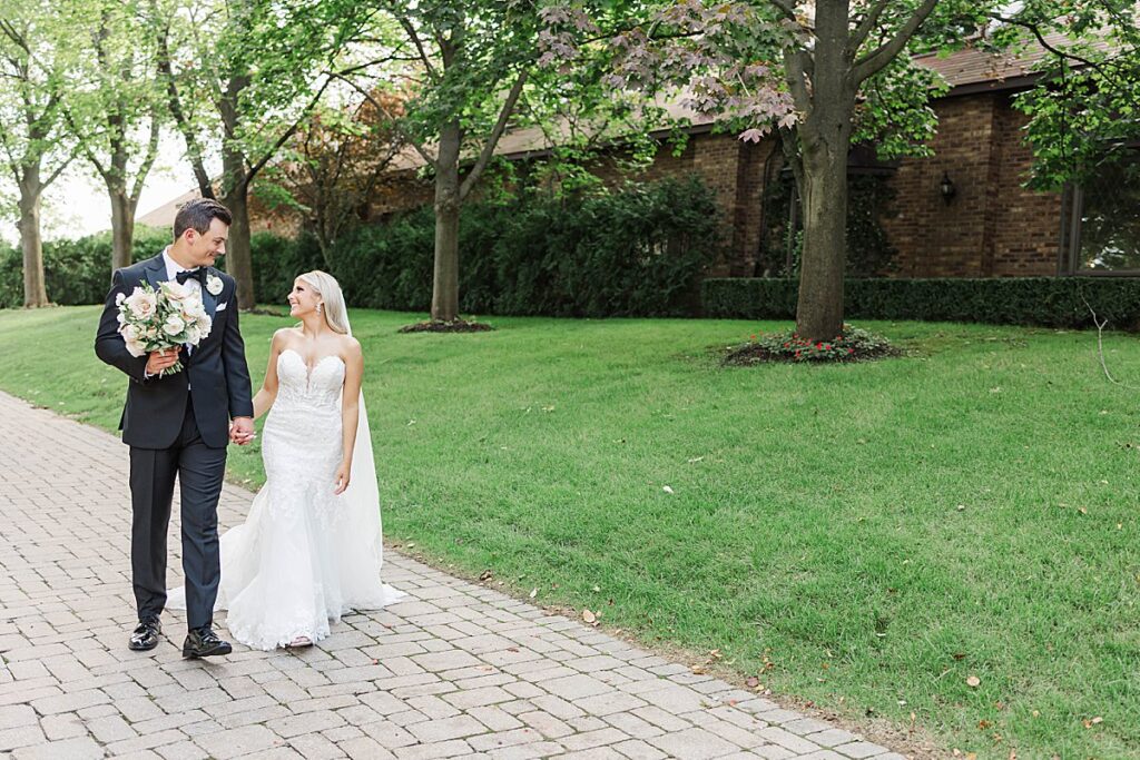 Timeless wedding photography at Indianwood Country Club